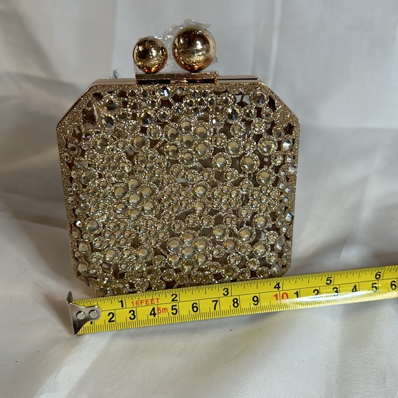 Gold Textured/Faceted Snap Close Clutch. Crossbody Chain. NWOT - Picture 7 of 8